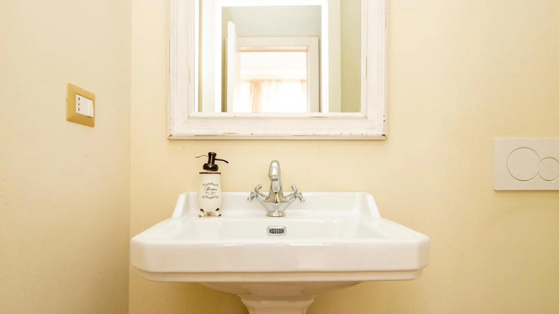 Exclusive Suite In Central Station - Duomo 5 In Minutes Milan Apartment